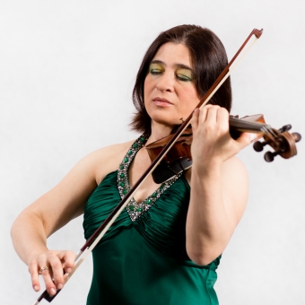 Blanka publicity photo violin